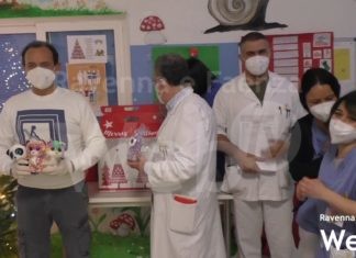 Una scatola di pupazzi per i piccoli pazienti del reparto di Pediatria