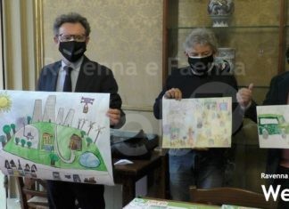 Nuove livree per il Green-Go Bus: la navetta decorata coi disegni dei ragazzi di “Autismo Faenza” e “A mani libere”