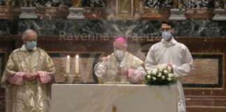 Arancione scuro: il vescovo sospende catechismo e visite a casa dei sacerdoti. Confermate le funzioni religiose