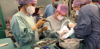 Il dottor De Vito e la sua equipe applicano le prime due protesi acustiche osteointegrate a Ravenna