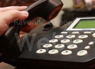 Sconsiglia il vaccino, centralinista del Cup licenziata