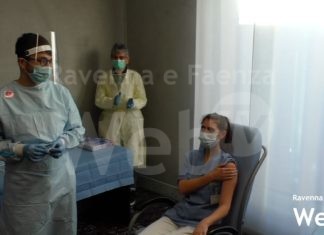 Da domani la terza dose per le professioni sanitarie e operatori dipendenti di Ausl