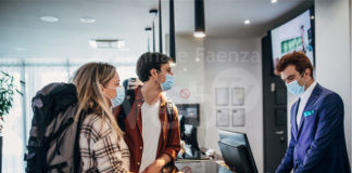 Settore alberghiero, una crisi senza fine. Le associazioni di categoria: “Devono essere rimossi i divieti agli spostamenti”