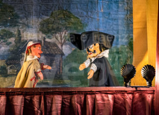 La Befana porta in regalo lo spettacolo di burattini del Teatro del Drago