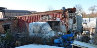 Rifiuti elettronici, veicoli fuori uso, mobili e 66 biciclette: scoperta nelle campagne di Russi una discarica abusiva