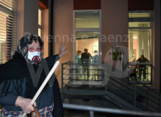 Massa Lombarda, la Protezione Civile accompagna la Befana: dolci e sorrisi per gli ospiti delle case di riposo