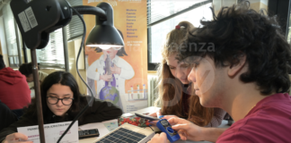 ReAttivi! Hera presenta il nuovo pozzo di scienza, le attività di divulgazione scientifica per le scuole superiori