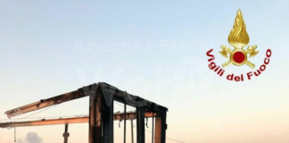 Camion in fiamme in A14: autostrada chiusa e lunghe code