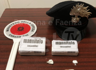 Cervia, fugge dai Carabinieri nel tentativo di disfarsi della droga: arrestato spacciatore