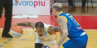 Basket: Sconfitta casalinga per l’OraSì Ravenna, superata dalla Givova Scafati al Pala Costa (60-80).