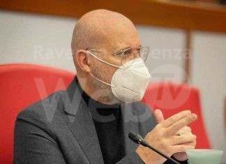 Vaccini, da lunedì prenotazioni per gli over 70. Bonaccini: “Con l’arrivo delle dosi promesse pronti a vaccinare tutti entro l’estate”