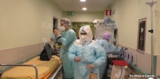 Infermieri, il sindacato: “Personale esausto, senza ferie e non sufficiente per combattere il virus e vaccinare la popolazione”