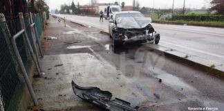 Camerlona grave incidente tra due auto, ragazzo ferito trasportato al Bufalini