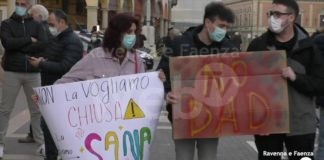 Scuole superiori, l’apertura slitta all’11 gennaio: “Noi studenti ci sentiamo presi in giro”