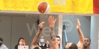 Basket: L’OraSì lotta ma cede nel finale. Al “Costa” passa Pistoia (72-74)