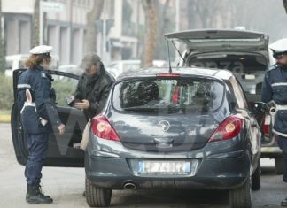 Ubriaco alla guida, senza patente, ne revisione. Denuncia e 1000 euro di multa per un 35enne