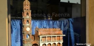 14 mesi di lavoro per creare un presepe che riproduce la Torre dell’Orologio e il Palazzo del Podestà