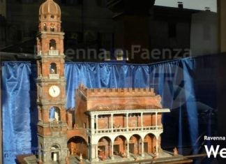 14 mesi di lavoro per creare un presepe che riproduce la Torre dell’Orologio e il Palazzo del Podestà