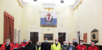 Accordo con associazioni e tassisti per accompagnare gli anziani in fiera per i vaccini