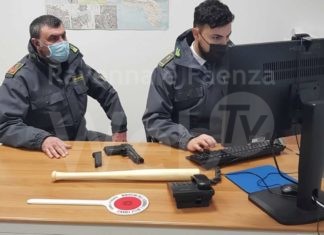 Durante una lite, minaccia di uccidere con una pistola giocattolo: 31enne denunciato