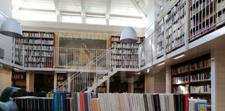 Adolescenti dedicano un’ora ai libri contro sei sugli smartphone