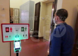 Azienda faentina dona al Comune un ‘semaforo’ anti-Covid per l’accesso nei locali