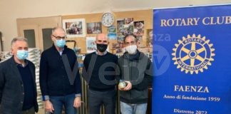 Il Rotary dona buoni spesa a famiglie in difficoltà