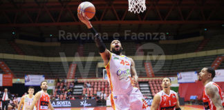 Basket: L’OraSì spaventa Forlì e cede solo nel finale. Il derby finisce 83-77