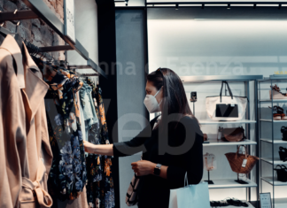 Covid, Emilia-Romagna in zona arancione da lunedì: negozi aperti e superiori in presenza al 50%