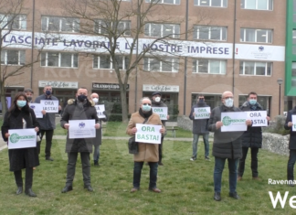 “Ora basta, lasciate lavorare le nostre imprese!”: inaugurato lo striscione anche presso la sede di Confesercenti