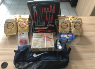 Rubano confezioni di caffè, formaggio e cioccolata dal supermercato