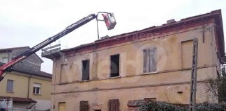 Voltana di Lugo: cominciata la demolizione dell’edificio abbandonato di via Fiumazzo