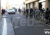 Ciclisti schierati in difesa della ciclabile di Corso Matteotti: “Le auto invadono la corsia e creano pericoli”