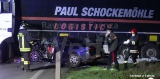 Ancora sangue sulle strade: un automobilista perde la vita dopo lo schianto contro un camion