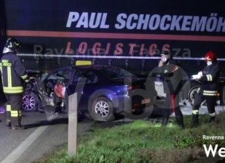 Ancora sangue sulle strade: un automobilista perde la vita dopo lo schianto contro un camion