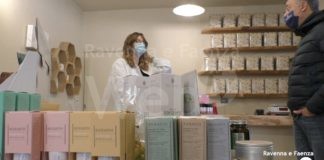 A 26 anni sfida la crisi della pandemia e apre un’erboristeria a Brisighella