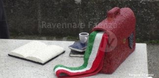 Nel giorno del suo compleanno, inaugura in Darsena l’opera in mosaico dedicata a Fabrizio Matteucci