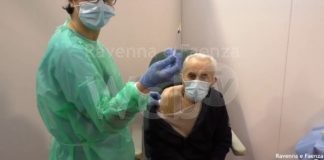 La richiesta: il personale sanitario non vaccinato non sia impegnato nella campagna vaccinale