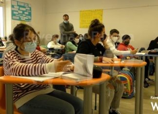 Falcinelli (Pres. Ordine dei Medici): “La vaccinazione del personale scolastico non inizierà lunedì, ma l’1 marzo”