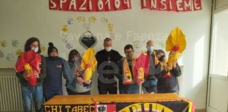 Un gruppo di tifosi dona il ricavato della vendita delle uova di Pasqua all’Associazione Spazio 104