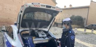 Rifiutano di indossare la mascherina e di farsi identificare: denunciati