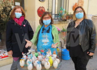 Uova in ceramica per aiutare Sos Donna contro la violenza di genere