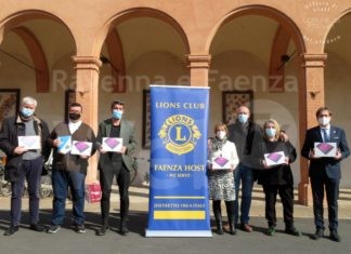 I Lions donano 10 tablet per la didattica a distanza alle famiglie in difficoltà economica