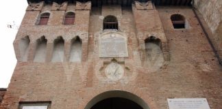 Lugo: completato il restauro dello stemma della prima Repubblica Italiana all’ingresso della Rocca