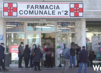 Vaccini, al via le prenotazioni per gli ottantenni: farmacie prese d’assalto e oltre un mese di attesa per la prima dose