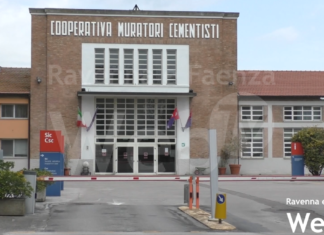 Una raccolta firme per evitare la cementificazione dell’area CMC in vendita: “Nuove case e supermercati non sono un valore aggiunto per Ravenna”