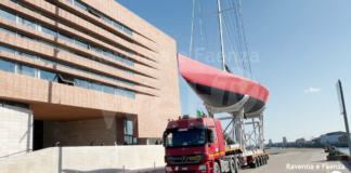 Giornata storica per Ravenna: il Moro di Venezia è stato spostato nella nuova sede in testa alla Darsena