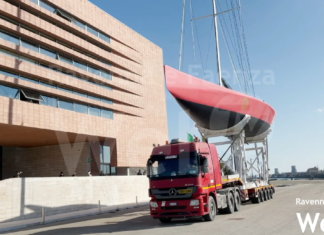 Giornata storica per Ravenna: il Moro di Venezia è stato spostato nella nuova sede in testa alla Darsena