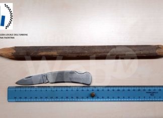 Fermato perché senza mascherina, aveva un coltello serramanico e un paletto appuntito