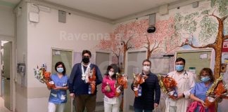 Uova di Pasqua donate in Pediatria a Faenza da parte della Round Table